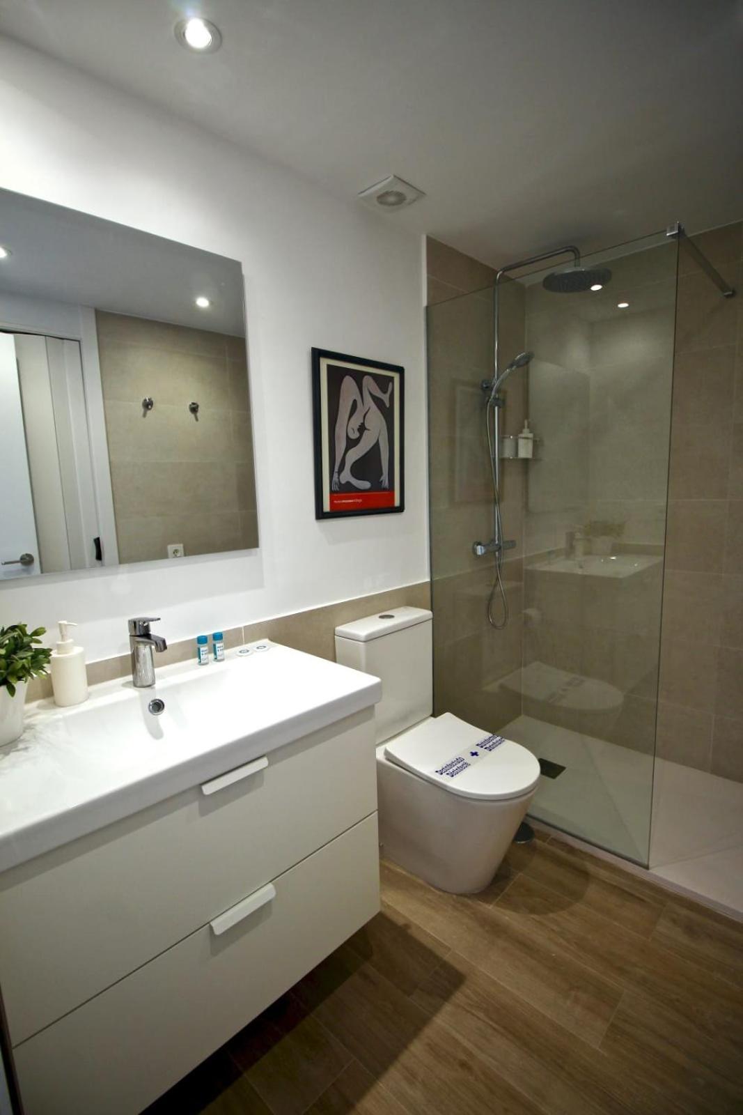 1-bedroom With Spectacular Marina & Sea Views In Apartment