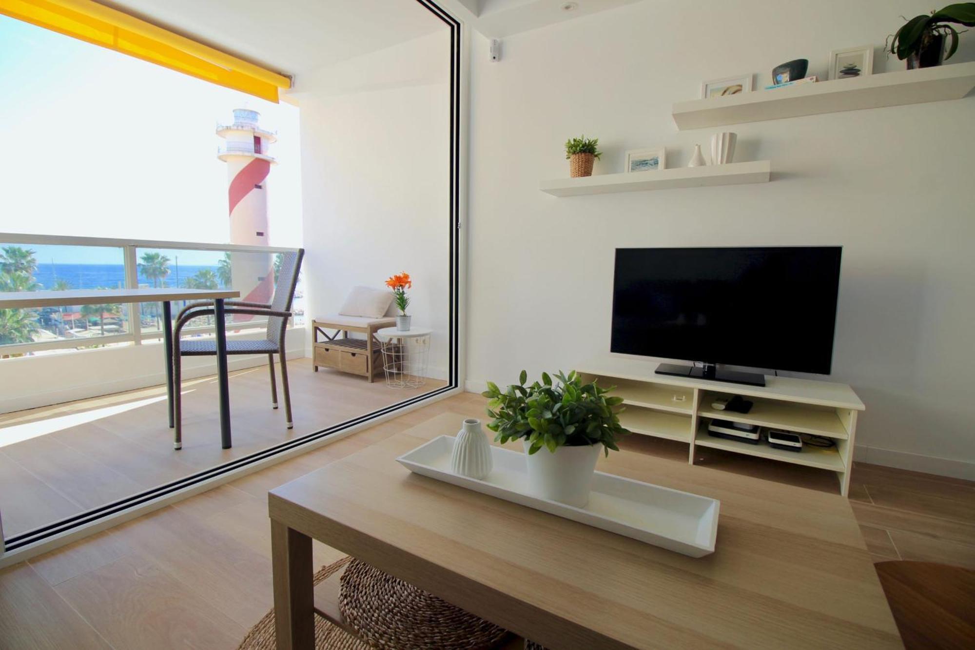 1-bedroom With Spectacular Marina & Sea Views In Apartment