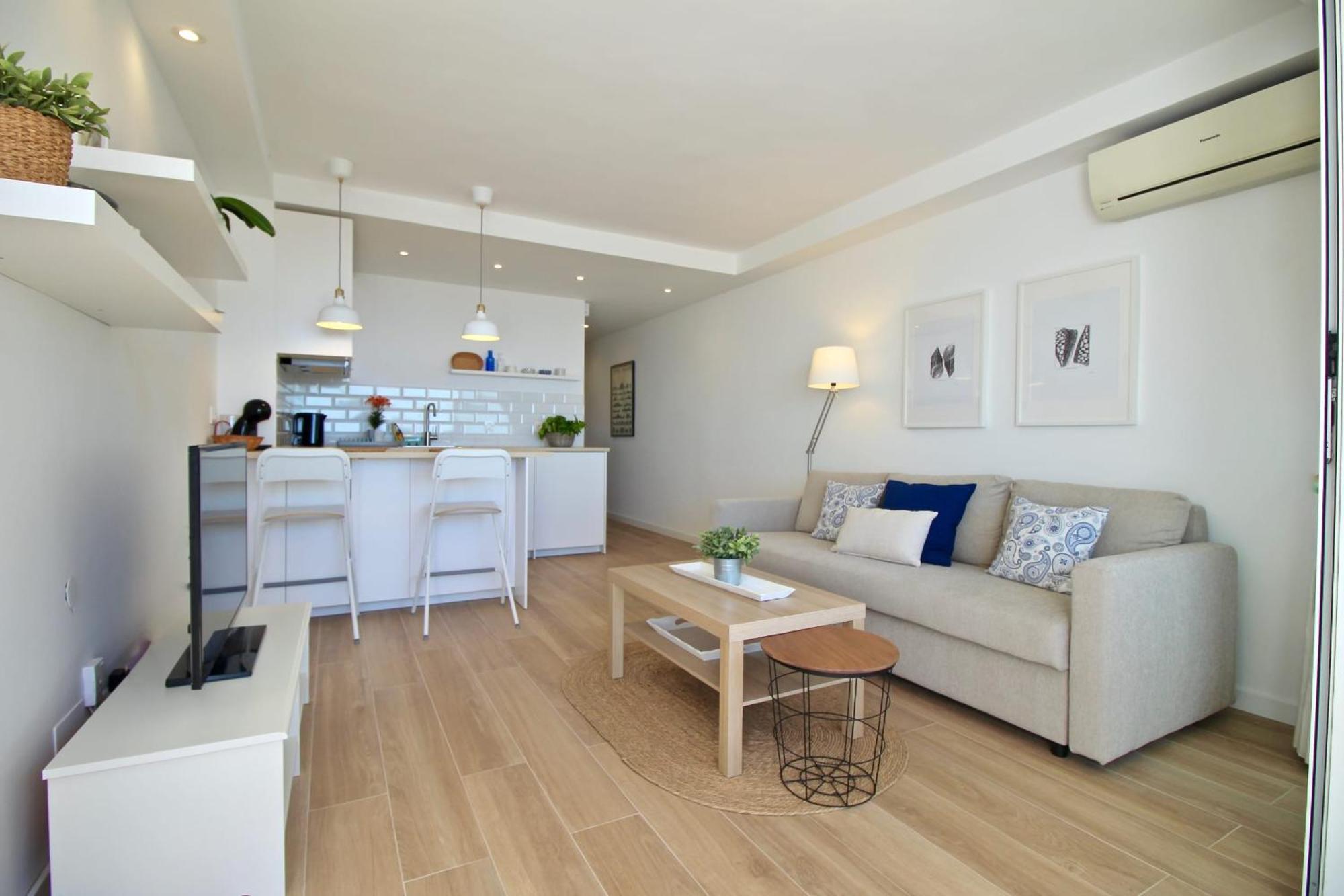 1-bedroom With Spectacular Marina & Sea Views In Apartment *